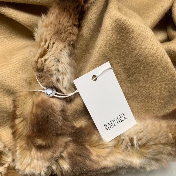 Badgley Mischka Large Wrap w/ Faux chinchilla Tan - Picture 3 of 7